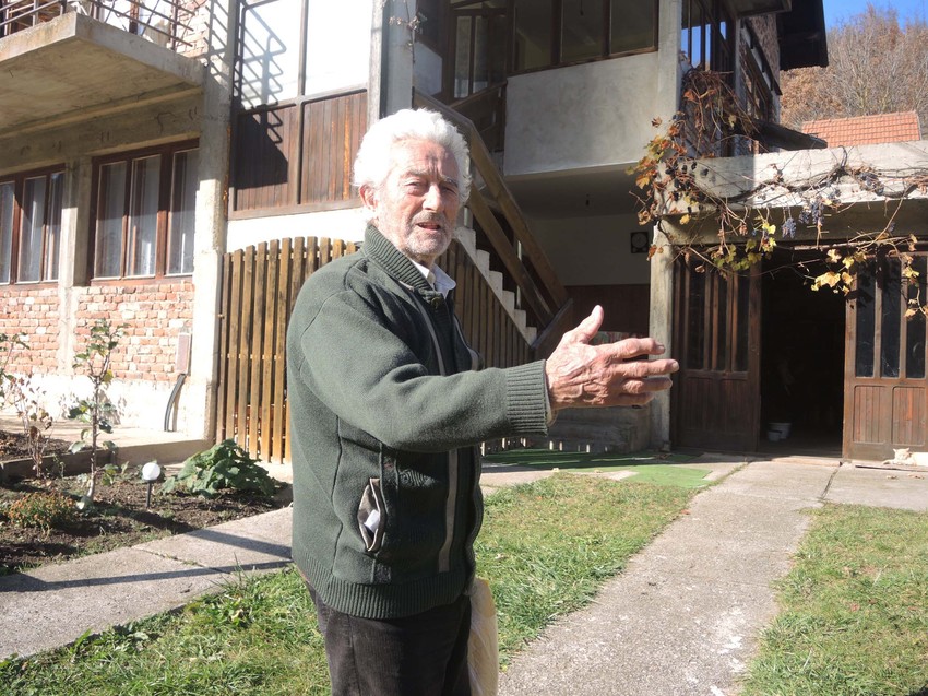 Ljubiši je 93. godina, sa harmonikom je drugovao pune 72