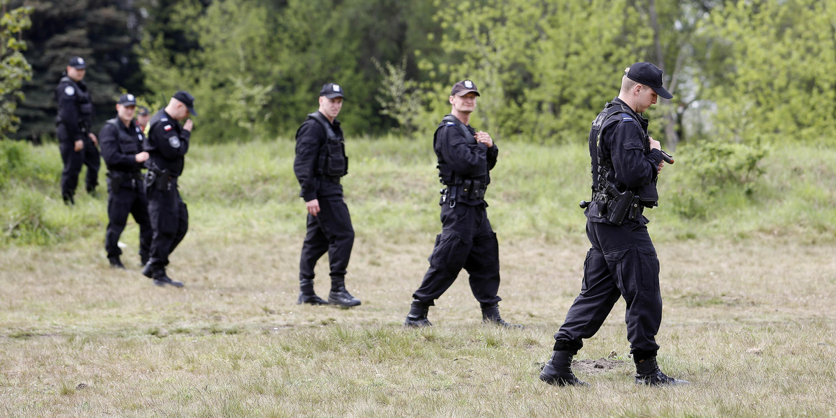 Policjanci z Olsztyna prowadzą intensywne poszukiwania mężczyzny, który udusił kobietę w Dobrym Mieście