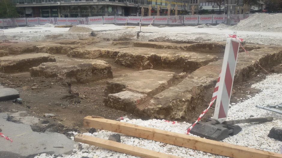 Stamol kapija u blizini Spomenika knezu Mihailu