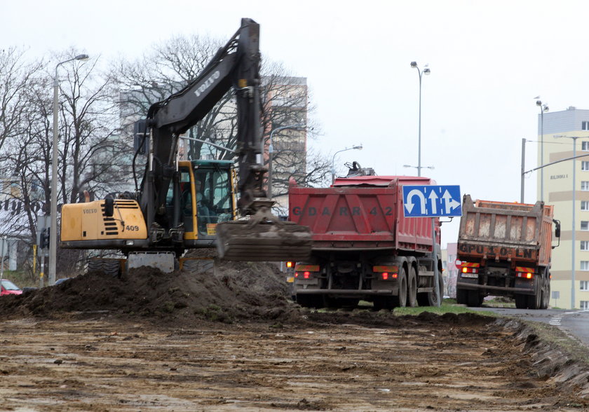 Koparki podczas budowy linii tramwajowej na Morenie