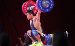 Trzykrotny mistrz olimpijski w podnoszeniu ciężarów Lyu Xiaojun na dopingu