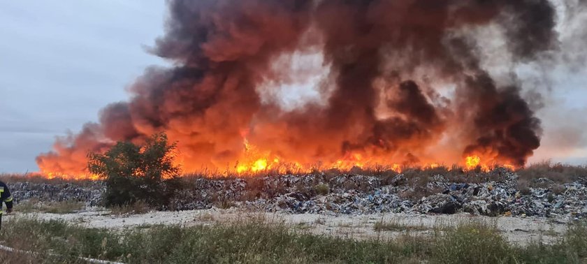 Sobolew. Pożar składowiska nielegalnych odpadów