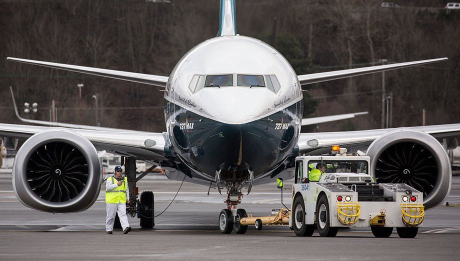 Boeing pierwsze samoloty klientom ma dostarczać już w połowie przyszłego roku. - Liczymy, że do czasu naszej dostawy, większość usterek tzw. wieku dziecięcego zostanie ujawniona i wyeliminowana - dodaje Rafał Milczarski, prezes LOT