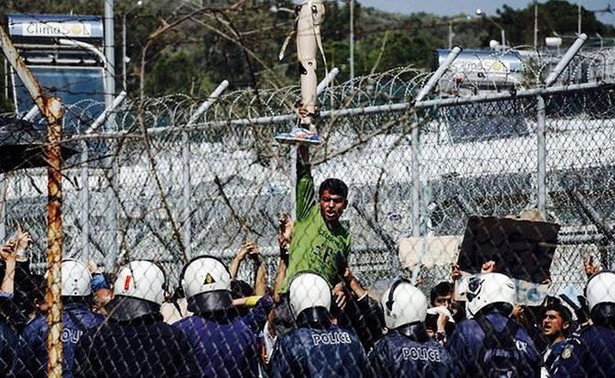 Imigranci podpalili ośrodek na wyspie Lesbos