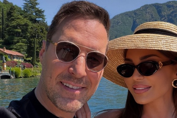 TRI PUTA GA OSTAVLJALA I OPRAŠTALA MU Pevač sada pozirao sa ženom, ona se obratila svim muškarcima: "Dragi muževi, verujte svojim ženama"