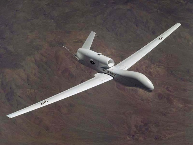RQ-4 Global Hawk intryguje swoimi opływowymi kształtami