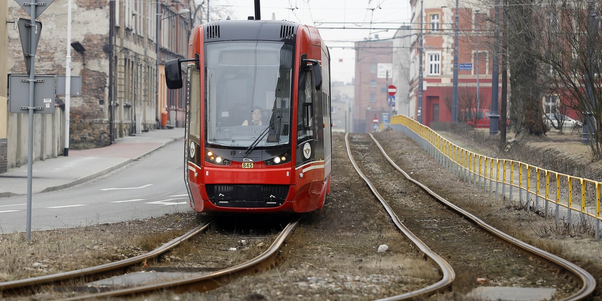 Katowice. Tramwaje Śląskie nie mają pieniędzy na dokończenie torowiska przy Obrońców Westerplatte 