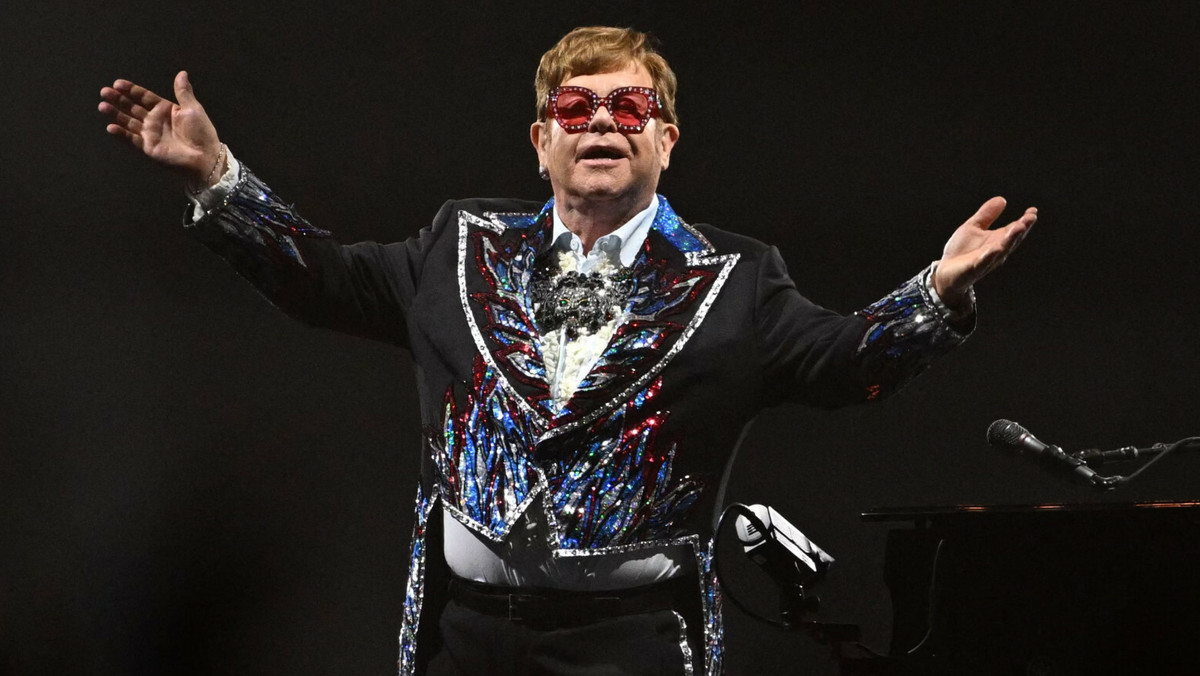 Elton John wspiera Ukrainę. Jego fundacja przekaże 125 tys. dol. 