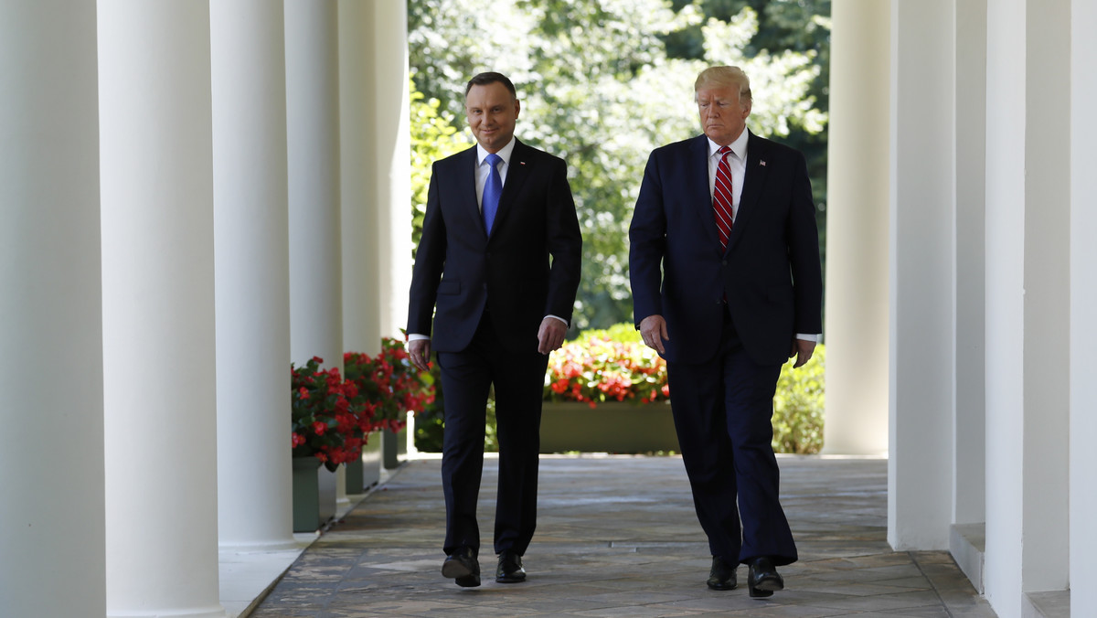 Prezydent USA Donald Trump napisał na Twitterze, że przyjemnością było gościć prezydenta Polski Andrzeja Dudy z małżonką oraz podziękował Polsce za "bycie wzorowym sojusznikiem". Pozytywnie wypowiedział się też o stanie relacji USA-Polska.