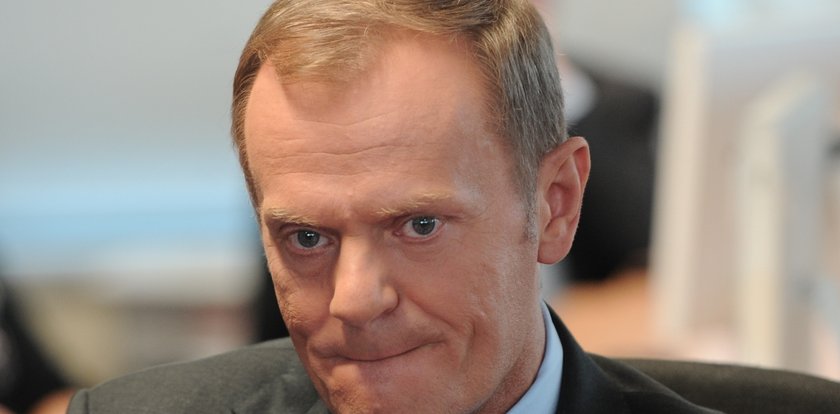 Tusk: Chcę okrągłego stołu. Propozycja: Tak, ale w celi