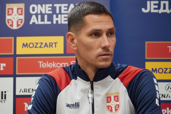 SRPSKOM REPREZENTATIVCU DEMOLIRAN AUTO Saša Lukić bio u inostranstvu kada su mu polupana stakla na skupocenom "bentliju"