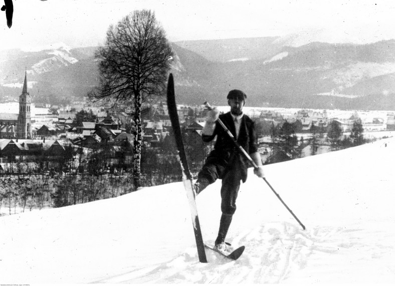 Mieczysław Karłowicz na nartach na stoku Gubałówki w Zakopanem