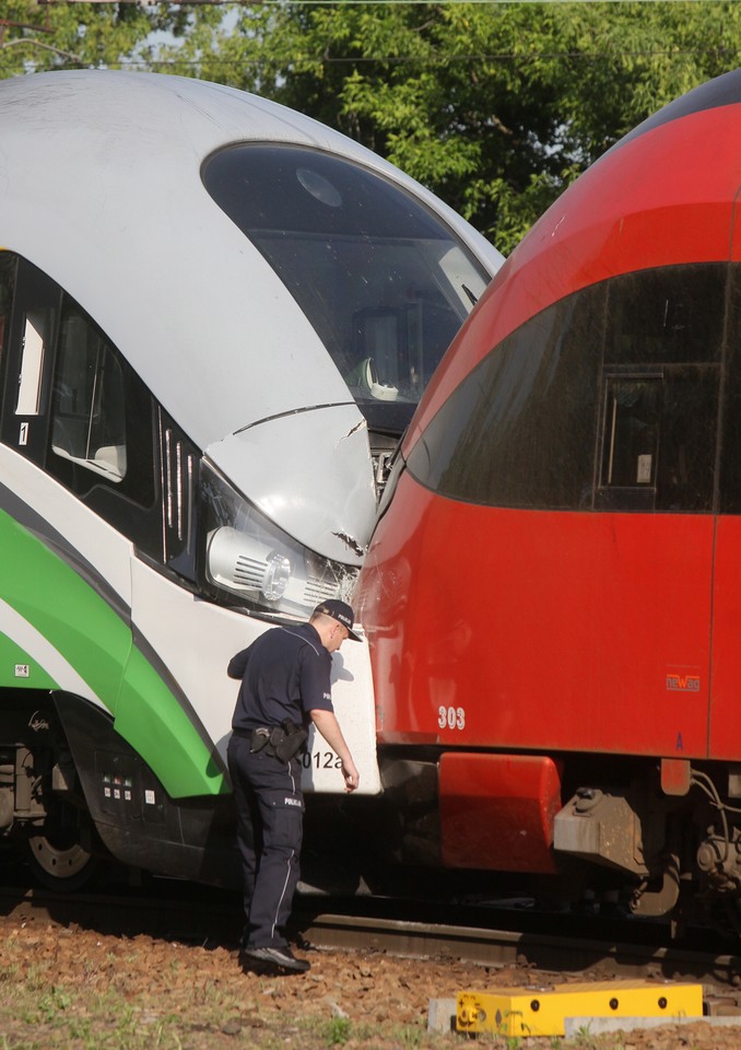 Zderzenie pociągów Kolei Mazowieckich i Szybkiej Kolei Miejskiej, fot. PAP/Paweł Supernak