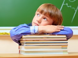 Szkoła zaczyna się za wcześnie. Eksperci przekonują