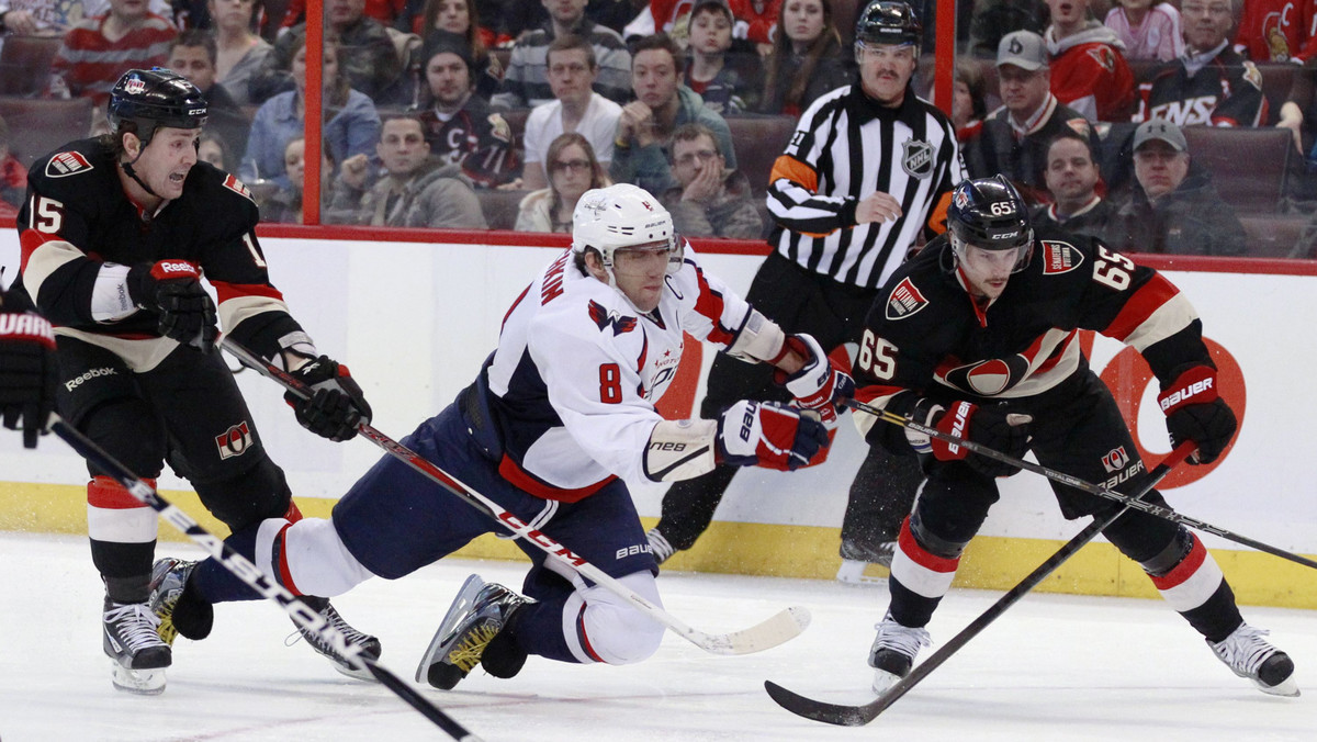 Washington Capitals przegrali z Ottawa Senators 2:3 mimo prowadzenia dwoma bramkami. Ładną asystą popisał się Wojtek Wolski przy pierwszym trafieniu autorstwa Troya Brouwera.