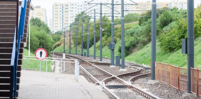 65-latek spadł z wiaduktu na torowisko. Popełnił samobójstwo?