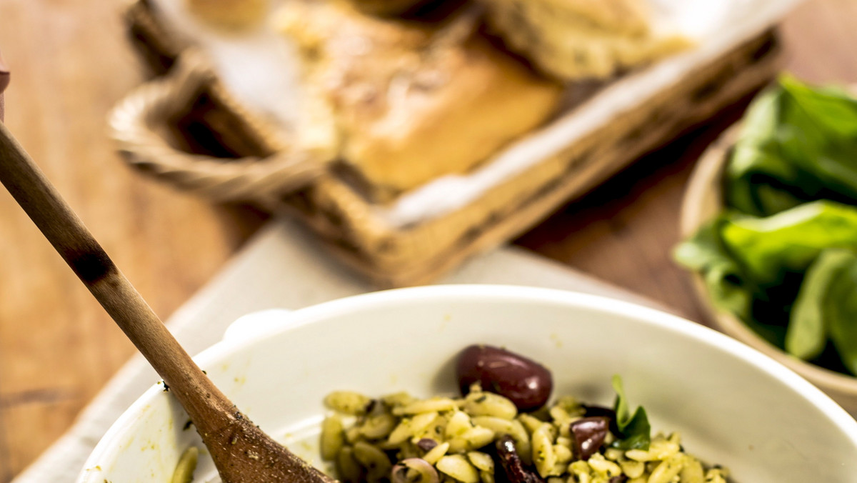 Oliwki są cennym produktem dla zdrowia i dietetycznego żywienia. To obowiązkowy punkt programu w kuchni śródziemnomorskiej i bałkańskiej. Prezentujemy garść sprawdzonych przepisów na dania z oliwką w roli głównej!