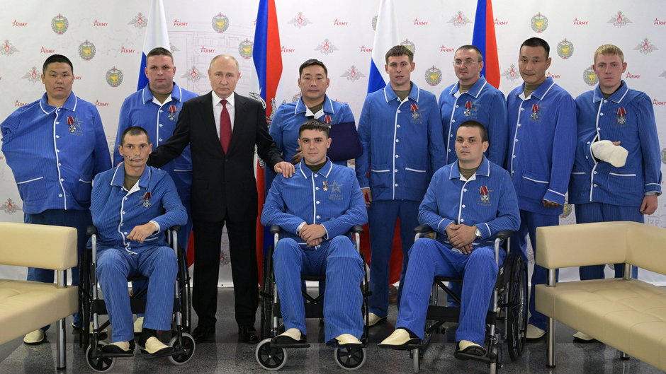 Władimir Putin i Siergiej Szojgu w szpitalu dla weteranów. Moskwa, 12 czerwca 2023 r.