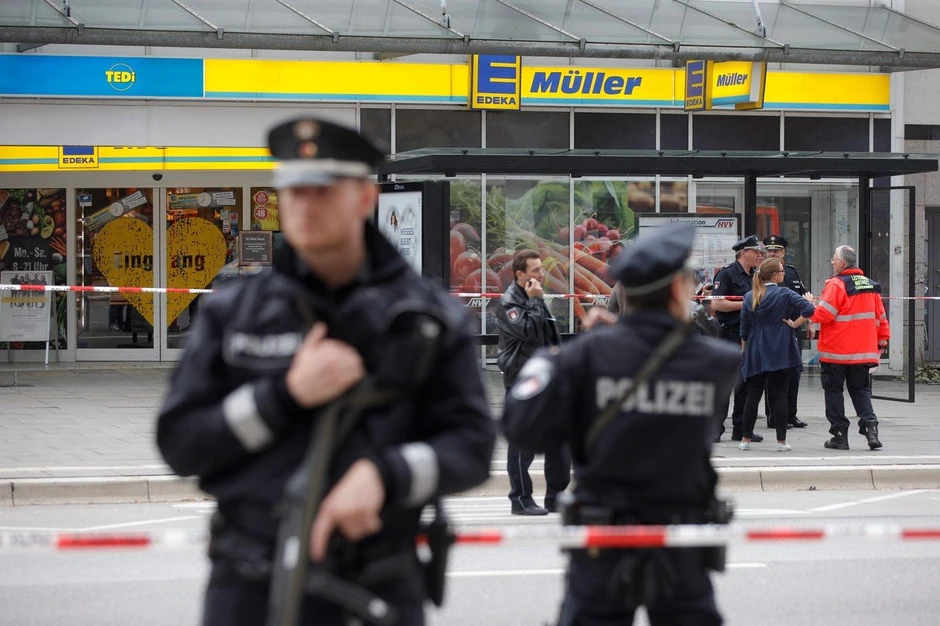 Policija ispred supermarketa nakon napada nožem 28. jula