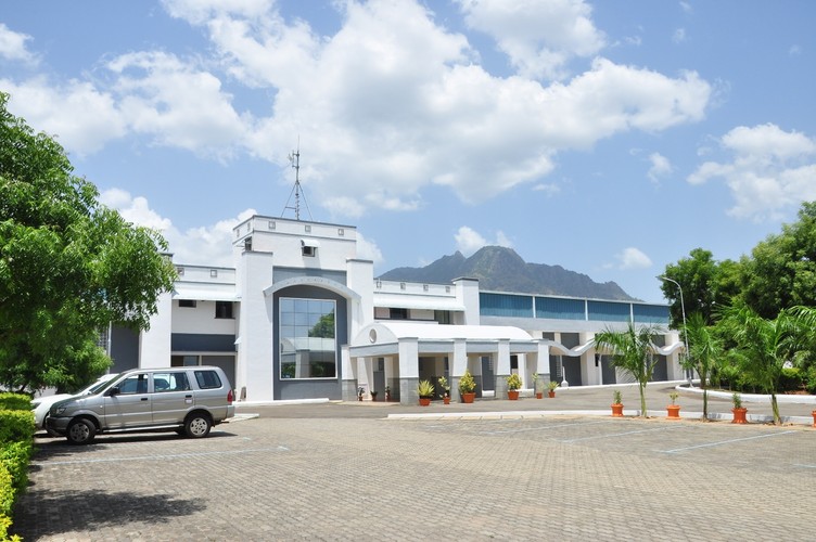 Wyroby firmy – m.in. podpaski, pieluchy dla dzieci i dorosłych, kosmetyki i chemia gospodarcza – obecne są na 80 rynkach zamieszkanych przez... jedną trzecią ludności świata. Na zdj. Fabryka TZMO w Bangalore, otwarta w 2006 r.