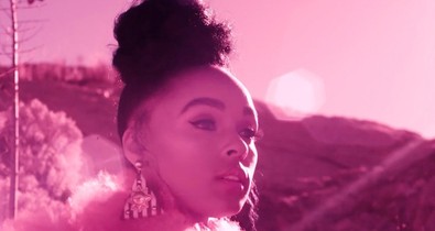 Hatalmas táncoló puncik, kivillanó dús fanszőrzet - itt az év klipje