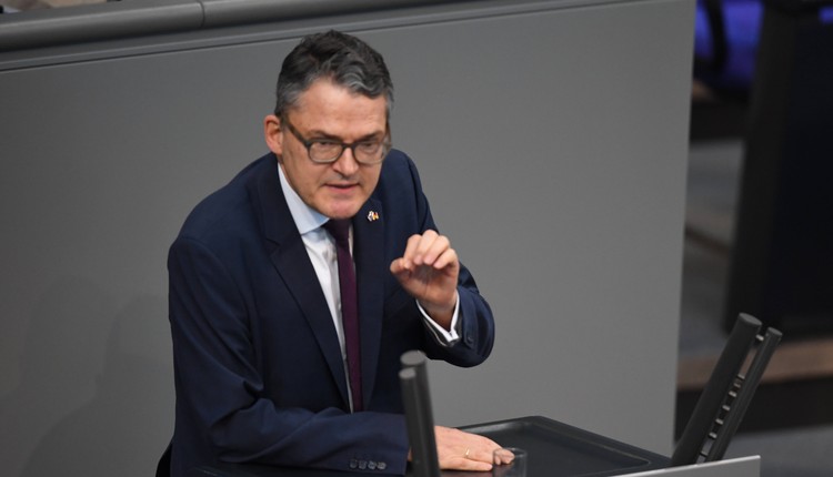 Niemiecki polityk wzywa do przyzwoitości" w relacjach z Polską. "Po 80 latach czas zmienić narrację"