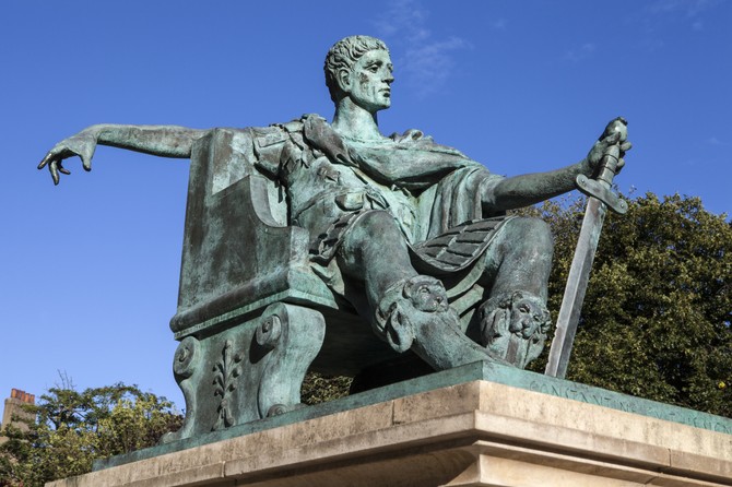 Statua cara Konstantina