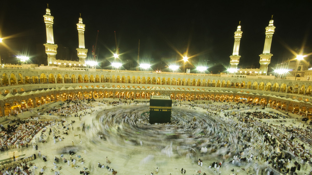 Co najmniej 2,5 mln muzułmanów rozpoczęło 14 listopada hadżdż, pielgrzymkę do świętego miasta Mekka w Arabii Saudyjskiej, którą przynajmniej raz w życiu ma obowiązek odbyć każdy wyznawca islamu.