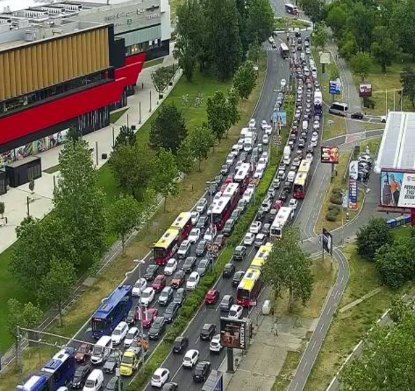 Gužve u Bulevaru Mihajla Pupina