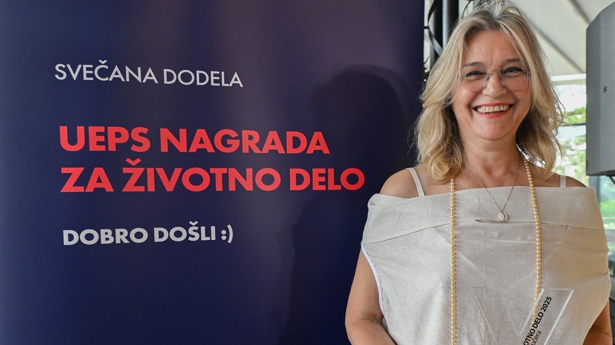 Vanda Kučera sa UEPS nagradom za životno delo 