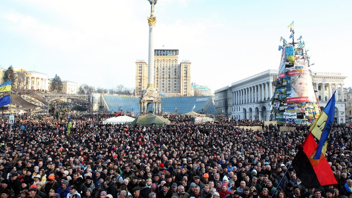 Im dłużej na Ukrainie trwa polityczny kryzys, tym wyższe ryzyko zaległości płatniczych i niewypłacalności. Takie ryzyko, nawet przy optymistycznym scenariuszu rozwoju sytuacji politycznej utrzyma się nawet do końca 2015 r. - sądzi bank UBS.