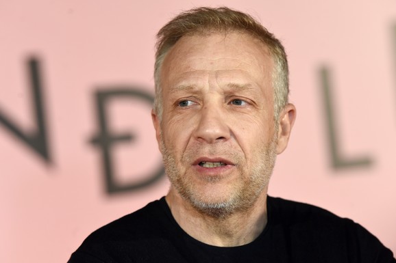 MILAN KALINIĆ ISPRATIO SINA NA MATURU Puca od ponosa, Vuk je izrastao u pravog šmekera, a mnogima je jedan detalj privukao pažnju: "Moj badžavi"