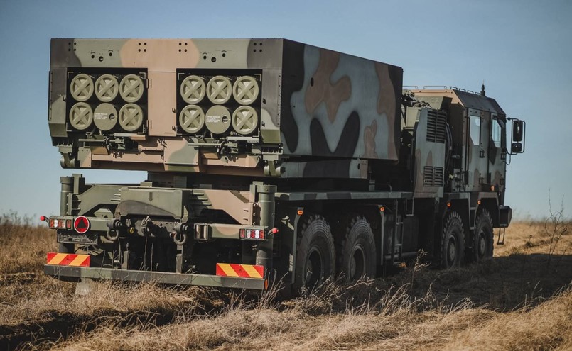 Jelcz z napędem 8x8 uzbrojony w wyrzutnię Homar-K, czyli koreańską K239 Chunmoo