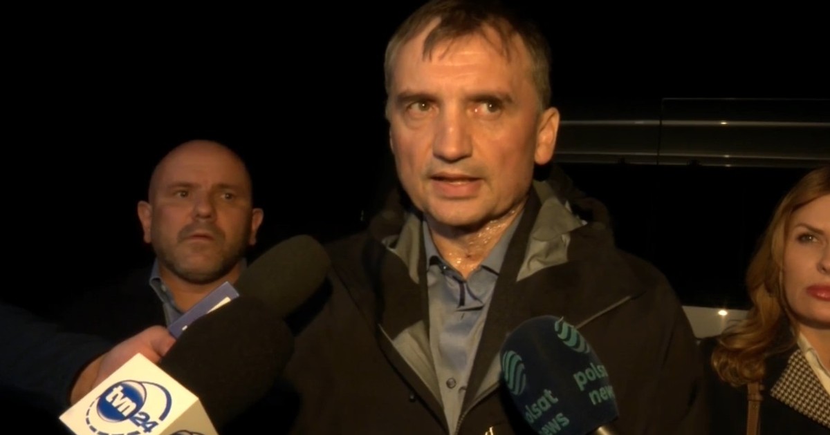 „Szukano wszystkiego, bo a nuż coś się znajdzie”. Ziobro znów wyszedł do dziennikarzy