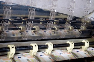 Pieniądze są skazane na wymarcie. Niektóre kraje chcą wycofać gotówkę z obiegu