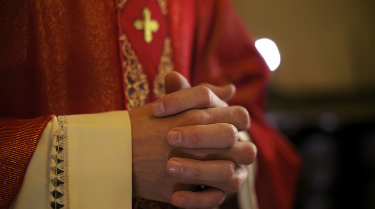 Csökken vallásgyakorlók száma, igy egyre kevesebben választják a papi hivatást/Fotó: Northfoto