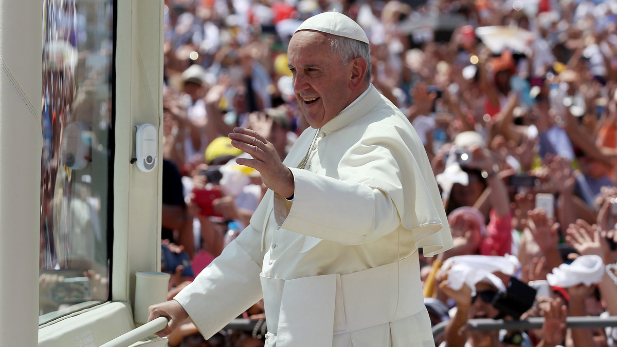 Około miliona osób uczestniczyło we mszy odprawionej przez papieża Franciszka w mieście Guayaquil w Ekwadorze, w drugim dniu jego pielgrzymki do Ameryki Południowej. W homilii papież mówił, że "rodzina jest wielkim bogactwem społecznym".