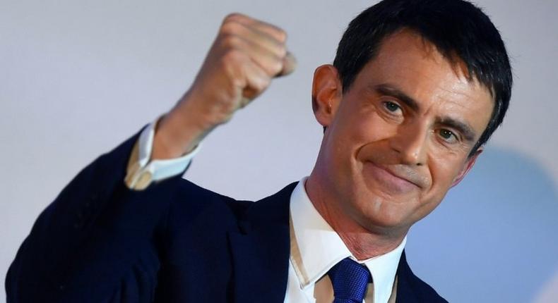 Manuel Valls pumps his fist during a speech after coming he came in second in the first round of the French Socialists' presidential primaries on January 22, 2017 in Paris