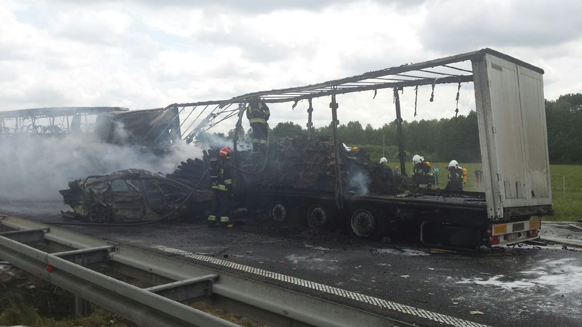 Wypadek na autostradzie A 4. Autobus i ciężarówka stanęły w ogniu