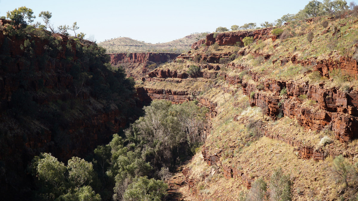 Australia. Wysadzili jaskinię Aborygenów. Władze nakazały odbudowę