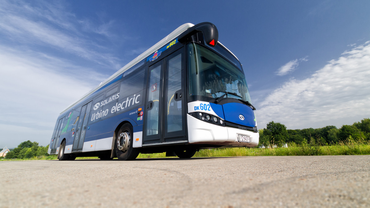 Miejskie Przedsiębiorstwo Komunikacyjne w Krakowie kupi 20 autobusów elektrycznych od polskiej firmy Solaris Bus &amp; Coach SA. Pojazdy o długości 12 i 18 metrów będą kosztowały blisko 42,8 mln zł netto. Pojawią się na ulicach w przyszłym roku.