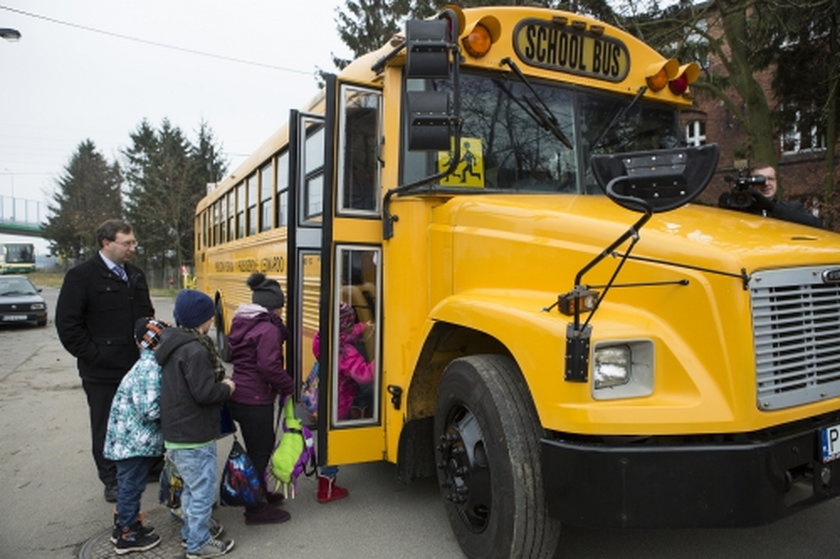 Uczniowie szkoły podstawowej nr 29 w Gdańsku mają nowy autobus. To amerykański School Bus