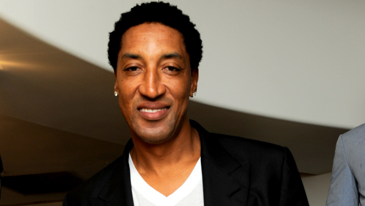 Scottie Pippen, legendarny gracz Chicago Bulls, może być dumny ze swojego syna Scotty'ego Pippena Juniora. Chłopiec posiada świetne umiejętności koszykarskie.