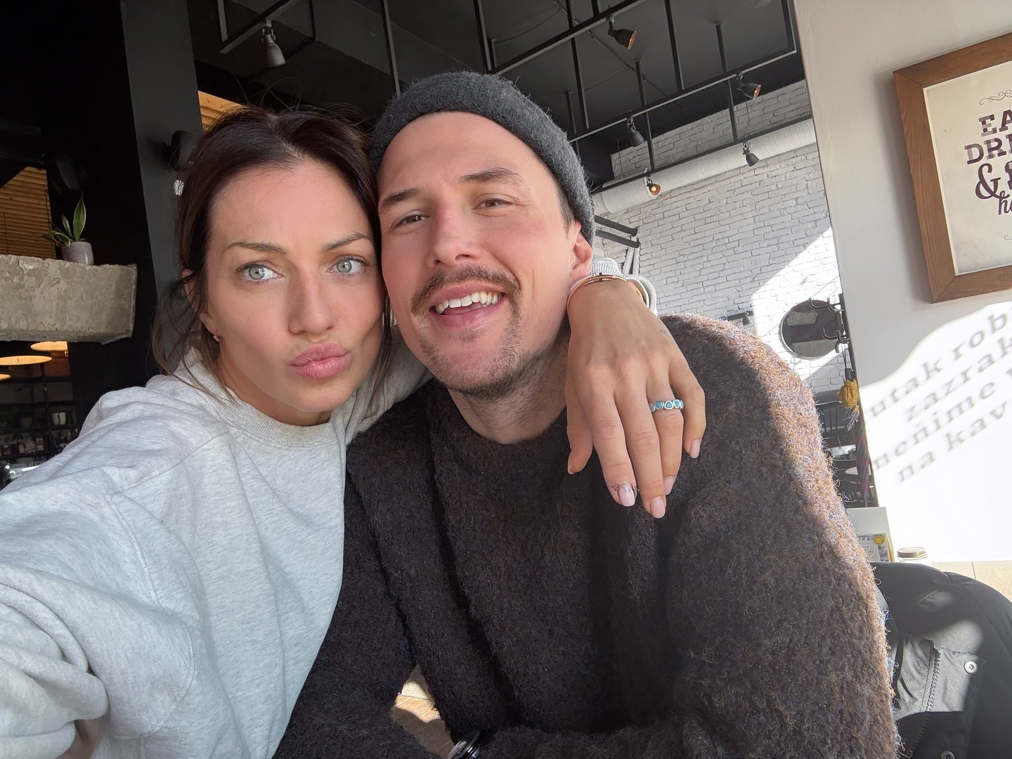 Moderátorka Alexandra Orviská a hokejista Jaroslav Janus.