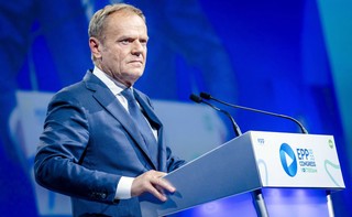 Tusk: Dzisiaj postępowałbym bardziej prospołecznie