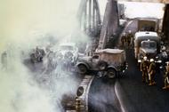 Kadr z filmu  „Człowiek z żelaza w reż. Andrzeja Wajdy (1981)