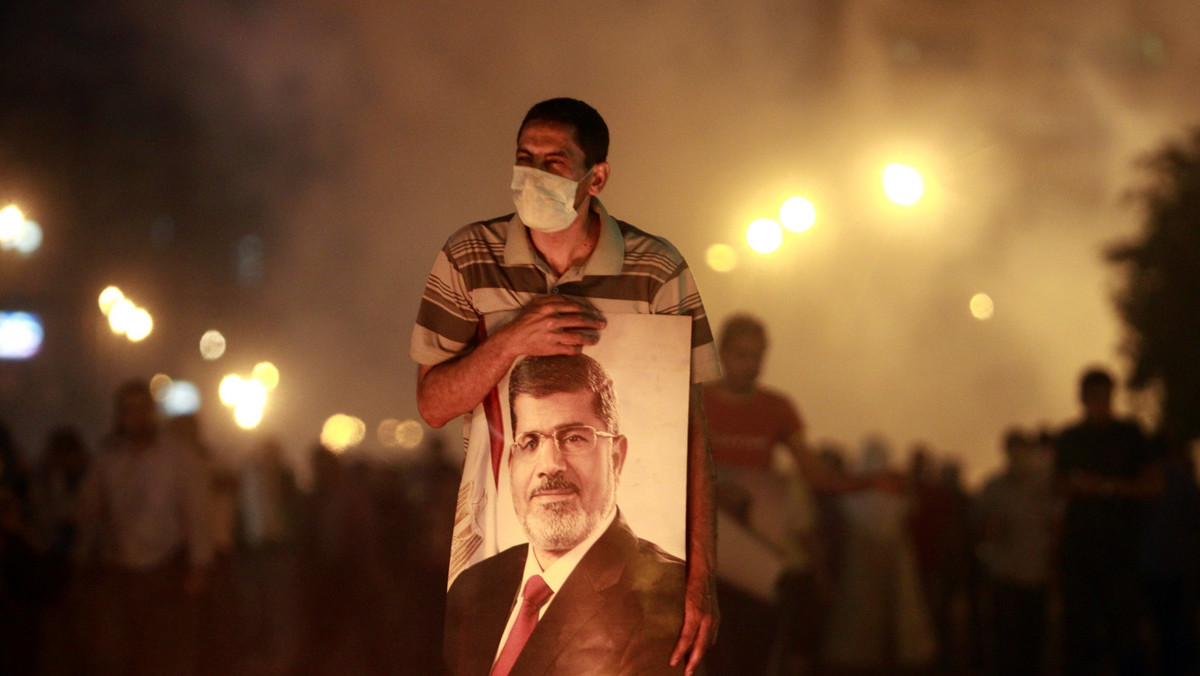 Egipt zaapelował do Turcji, by nie ingerowała w jego sprawy wewnętrzne, i uznał za niewłaściwe oświadczenie tureckich władz, które wcześniej tego dnia skrytykowały obalenie przez egipskie wojsko prezydenta Mohammeda Mursiego.