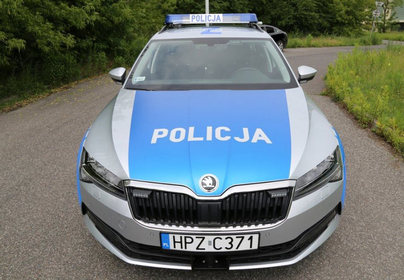 Skoda Superb dla policji wygrała z BMW. "Nowe auta trafią