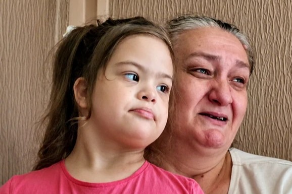 (FOTO, VIDEO) "JESAM SIROTINJA, ALI ČISTOG OBRAZA" Stigle srećne vesti za Vesnu i njenu ćerku Srnu (6): Jedva sastavljale kraj sa krajem, a sada teku SUZE RADOSNICE