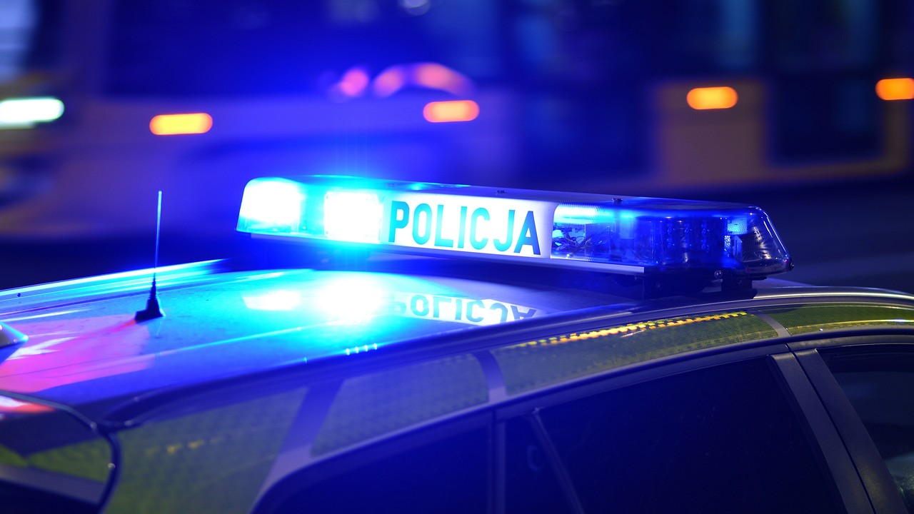Miał chodzić z bronią przed budynkiem szkoły. Akcja policji we Wrocławiu